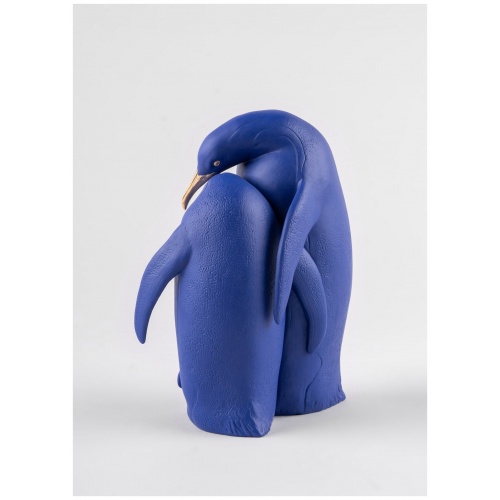 Penguin family Sculpture. Limited Edition. Blue and Gold 8