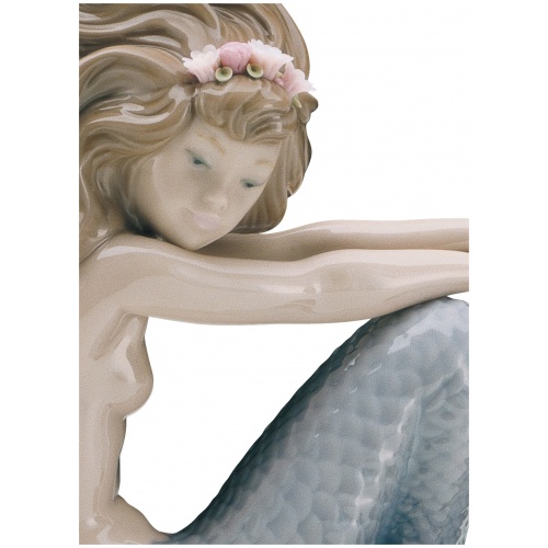 Illusion Mermaid Figurine 8