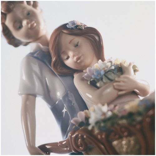 The Prettiest of All Couple Figurine 6