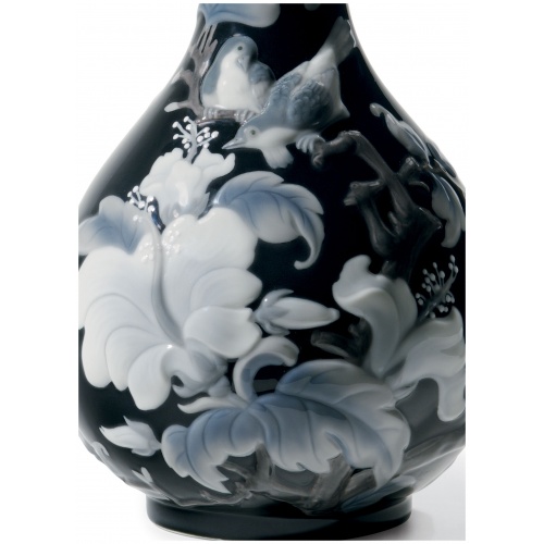 Sparrows Vase. Black 5