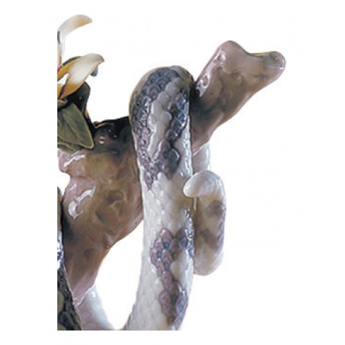 The Snake Figurine 8