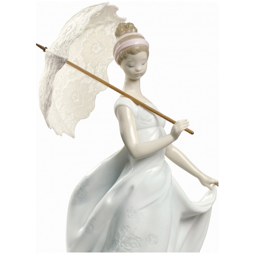 Finesse Woman Figurine 5