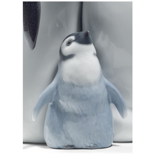 Penguin Family Figurine 6