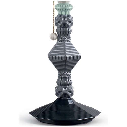 Belle de Nuit Table Lamp. Black (UK) 6