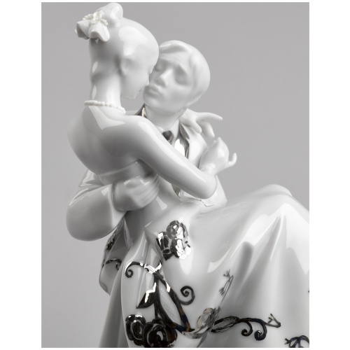 The Happiest Day Couple. Figurine. Silver luster 10