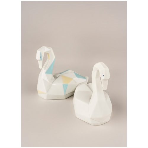 Swan Figurine. Matte White 6