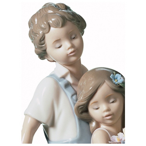 The Prettiest of All Couple Figurine 8