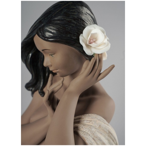 Subtle moonlight Woman Figurine. Limited edition 7