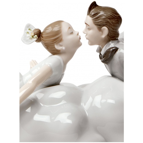 Wedding in the air Couple Figurine 5