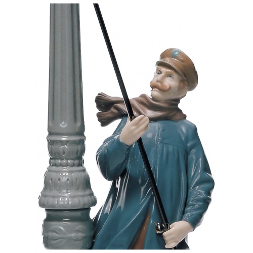 Lamplighter Figurine 8