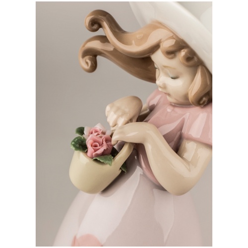 Little Rose Girl Figurine 9