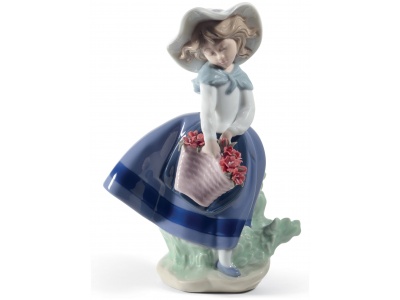 Pretty Pickings Girl with Carnations Figurine 3