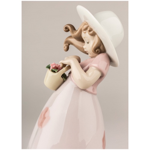 Little Rose Girl Figurine 7