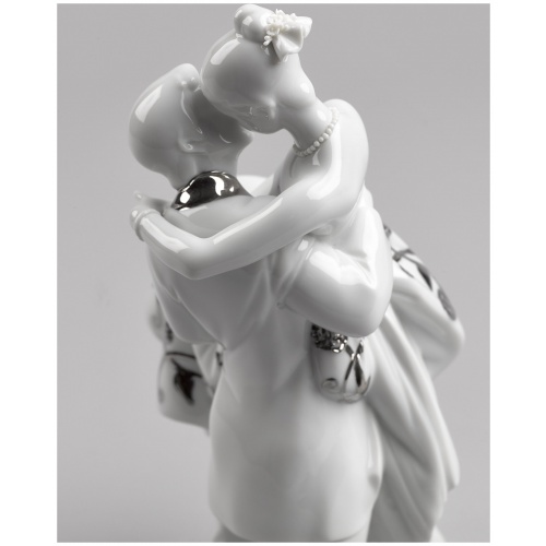 The Happiest Day Couple. Figurine. Silver luster 9