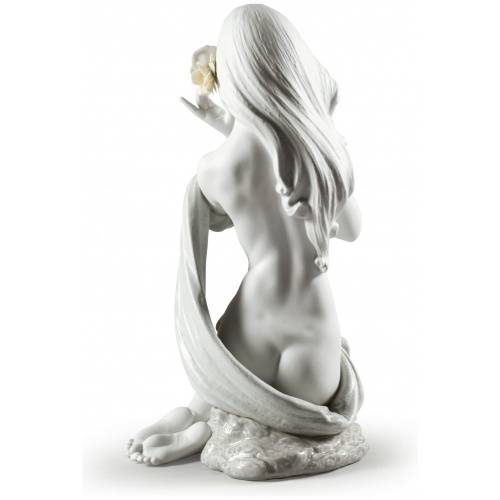 Subtle moonlight Woman Figurine. White. Limited edition 5