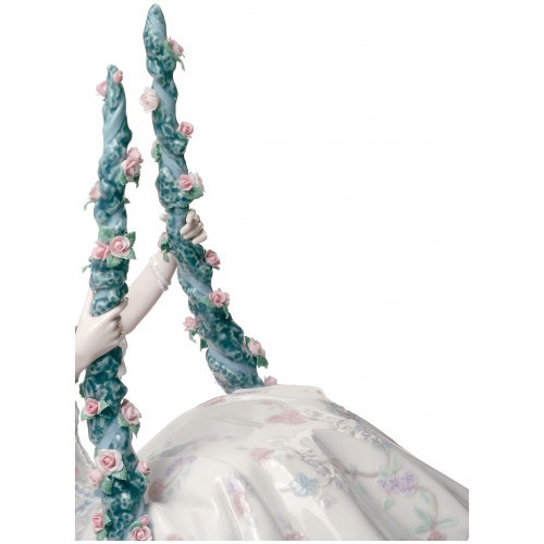 Rococo Lady on Swing Figurine 8