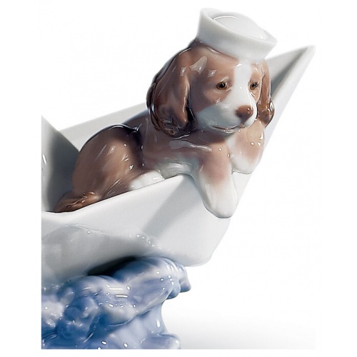 Little Stowaway Dog Figurine 5