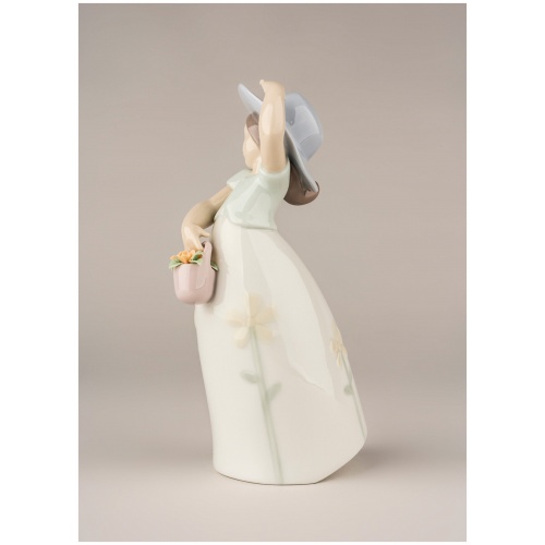 Little Daisy Girl Figurine 6