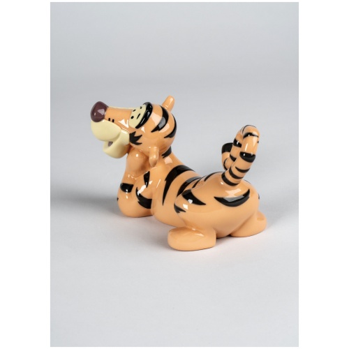 Tigger Figurine 8