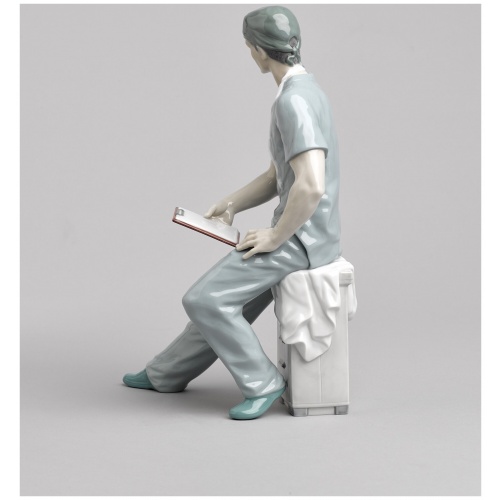 Surgeon Figurine 8