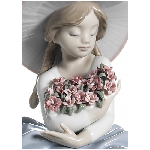 Fragrant Bouquet Girl Figurine 7