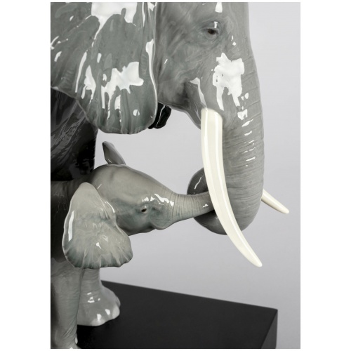 Leading The Way Elephants Sculpture 8