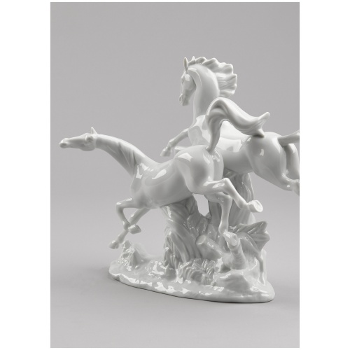 Horses Galloping Figurine 10