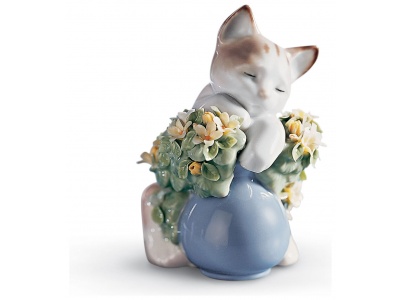 Dreamy Kitten Cat Figurine