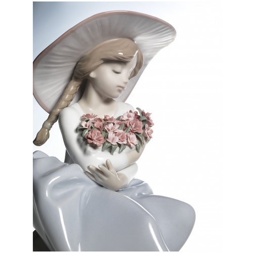 Fragrant Bouquet Girl Figurine 5