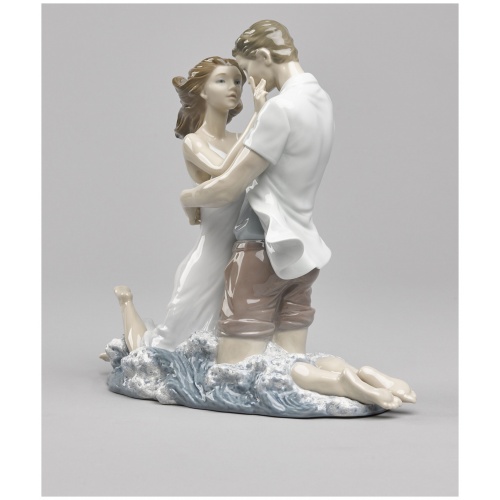 The Thrill of Love Couple Figurine 10