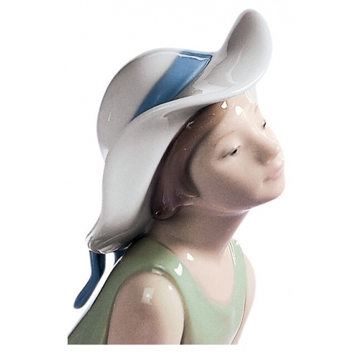 Curious Girl with Straw Hat Figurine 7