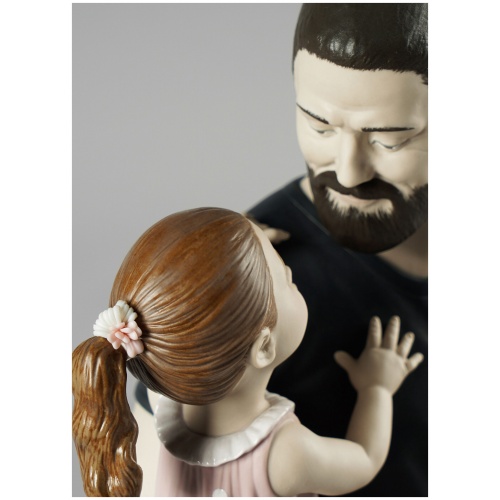 In Daddy’s Arms Figurine 9