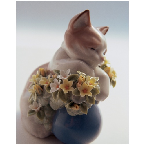 Dreamy Kitten Cat Figurine 5