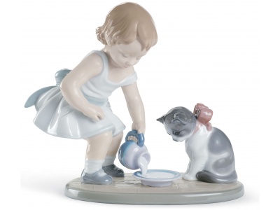 Kitty’s Breakfast Time Figurine