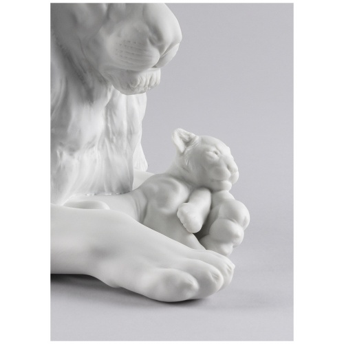 Lion with Cub Figurine 6