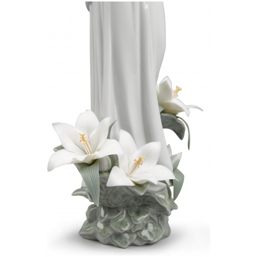 Madonna of The Flowers Figurine 5