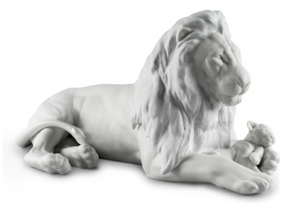 Lion with Cub Figurine