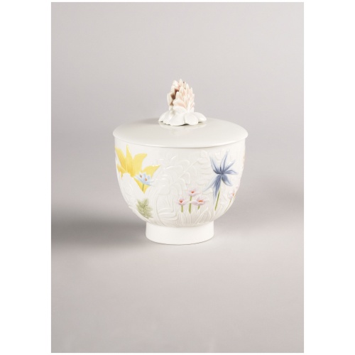 Paradise Candle. Medium. Gardens of Valencia Scent 6