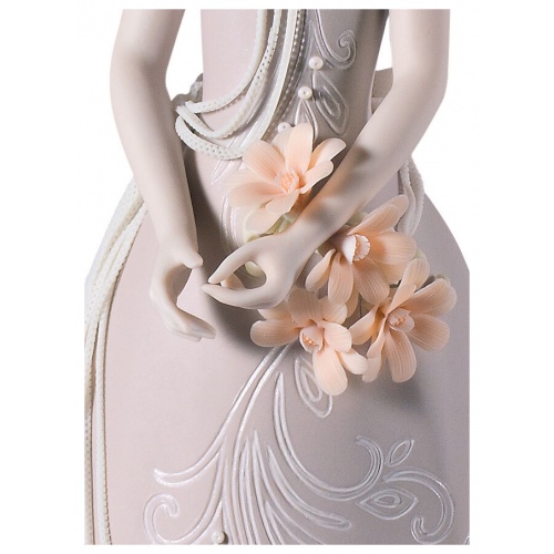 Haute Allure Exclusive Model Woman Figurine. Limited Edition 8