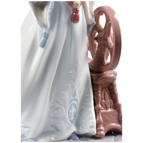 Sleeping Beauty Figurine 8