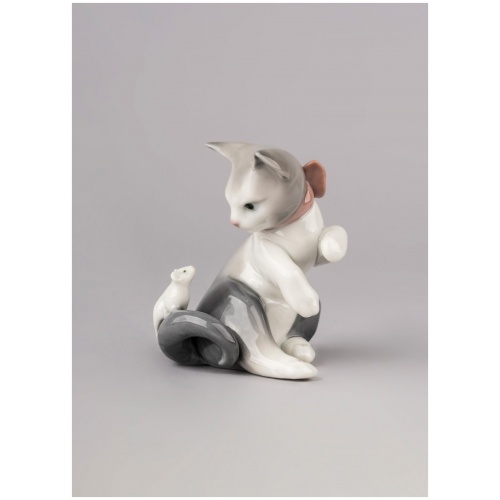 Cat and Mouse Figurine 9