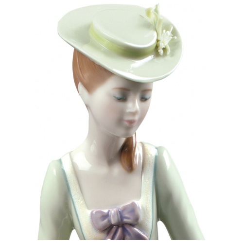 Floral Scent Woman Figurine 7