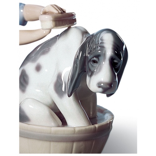 Bashful Bather Dog Figurine 5