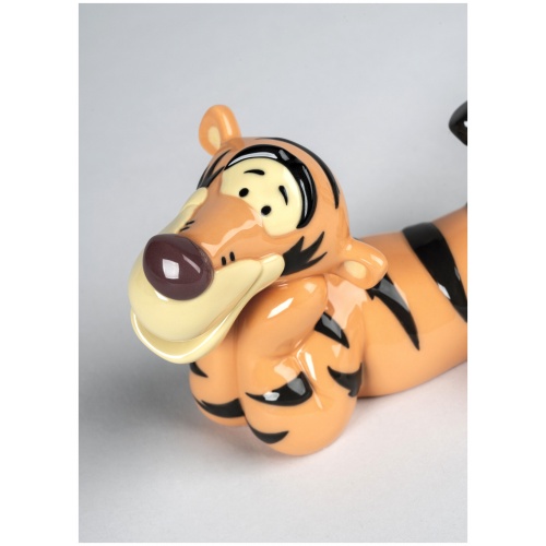 Tigger Figurine 7