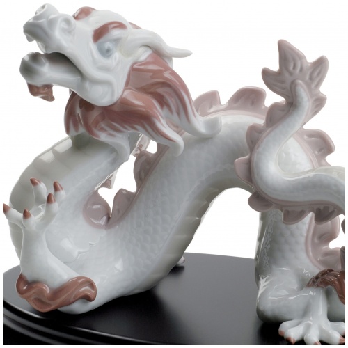 The Dragon Figurine 5