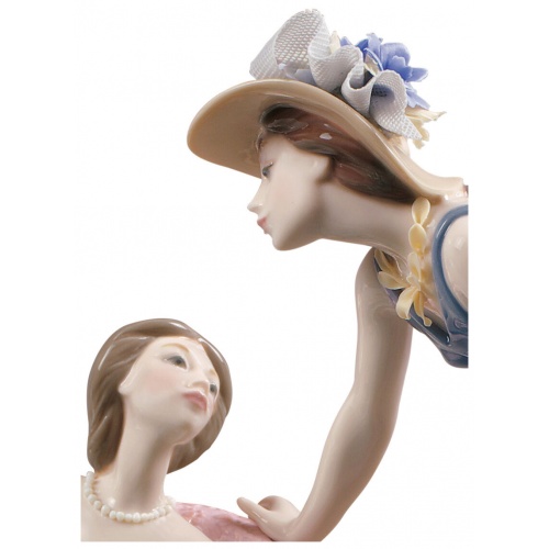 How Is The Party Going? Women Figurine 7