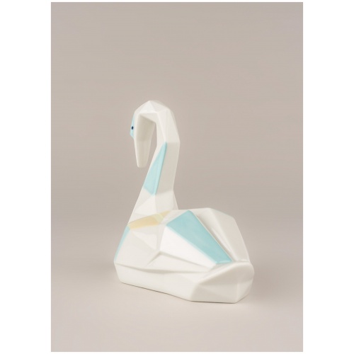 Swan Figurine 6