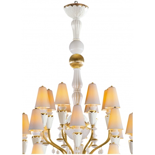 Ivy and Seed 32 Lights Chandelier. Large Model. Golden Luster (CE/UK) 6