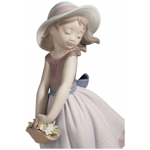 Pretty innocence Girl Figurine 5