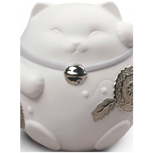 Maneki Neko III Figurine. Silver Lustre 5